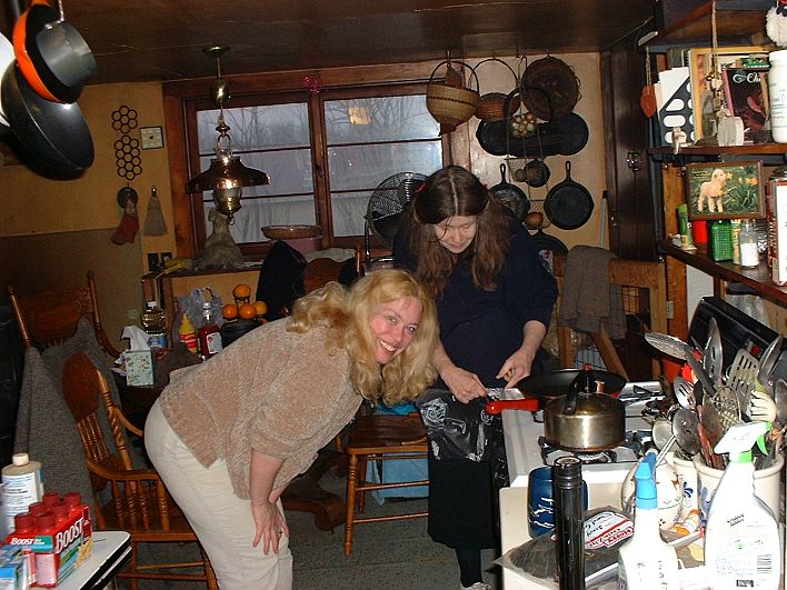 Niki and BJ Steinman prepare dinner during a kitchen handspinning session